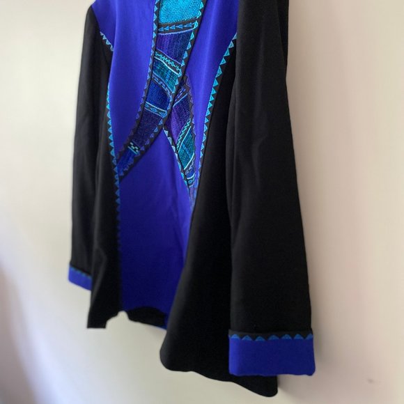 SARMITE:WEARABLE ART Statement Outerwear - Picture 10 of 13